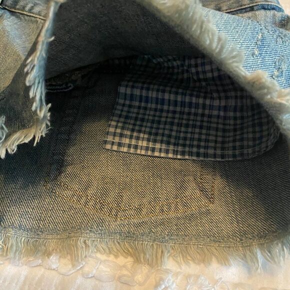 American Eagle Shorts Gingham print on inside pockets Jean Button Up Frayed  2 - Picture 3 of 6
